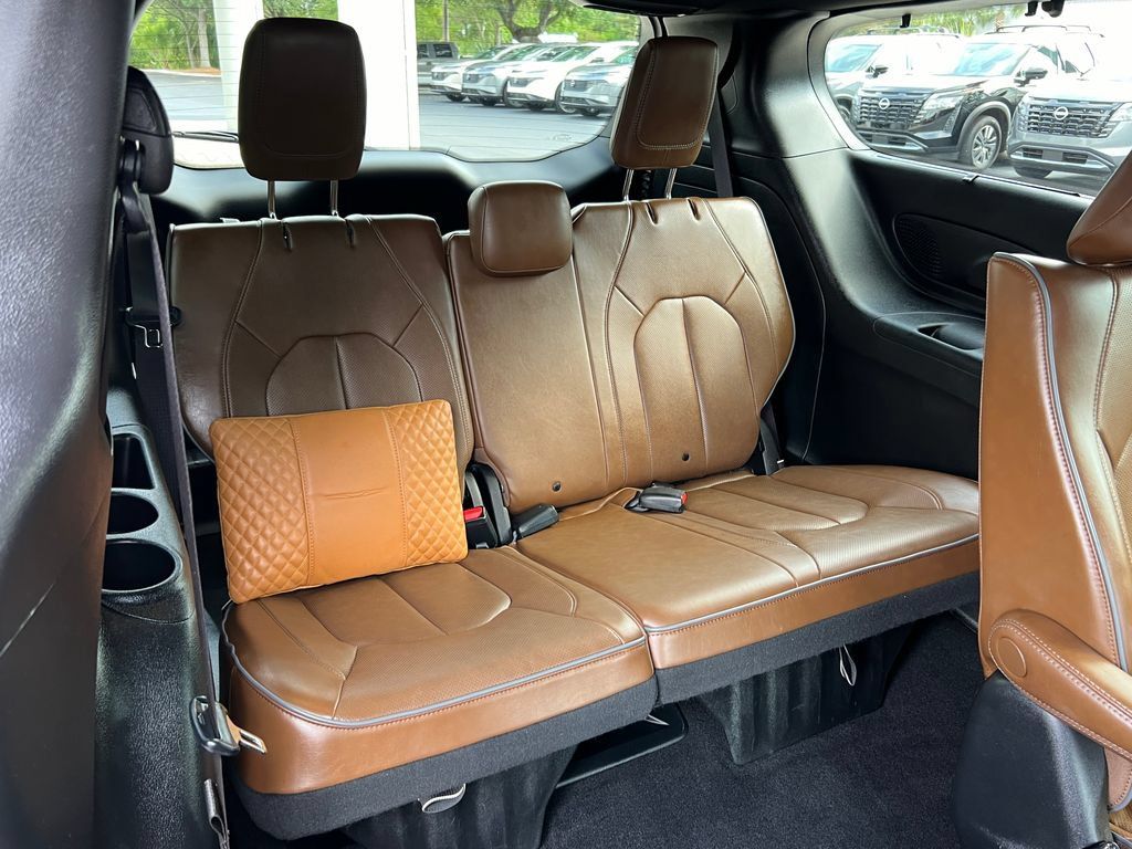 Used 2021 Chrysler Pacifica Limited w/ Uconnect Theater Family Group FWD image 28