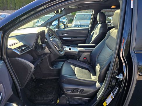 Used 2024 Toyota Sienna XLE Woodland Edition AWD/4WD image 21
