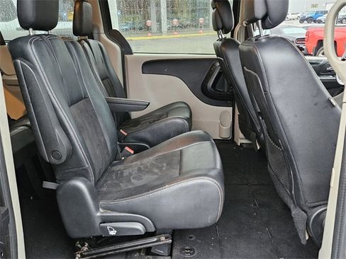 Used 2019 Dodge Grand Caravan SXT image 14