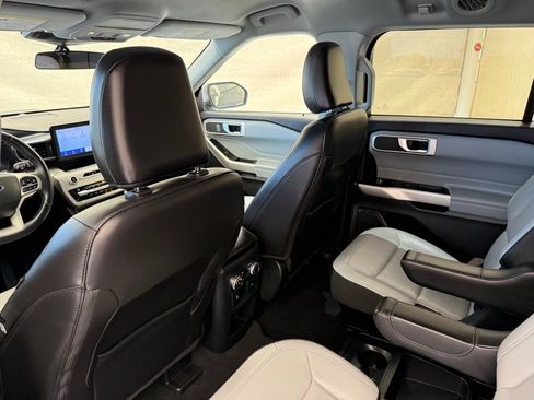 Used 2021 Ford Explorer XLT w/ Equipment Group 202A AWD/4WD image 20