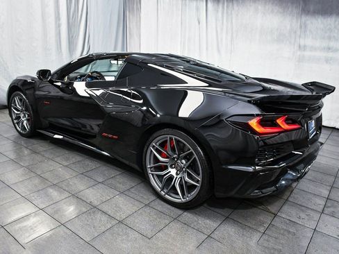 Used 2023 Chevrolet Corvette Z06 RWD image 4