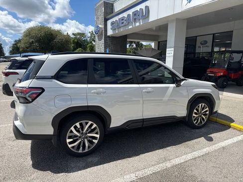Used 2025 Subaru Forester Touring AWD/4WD image 2