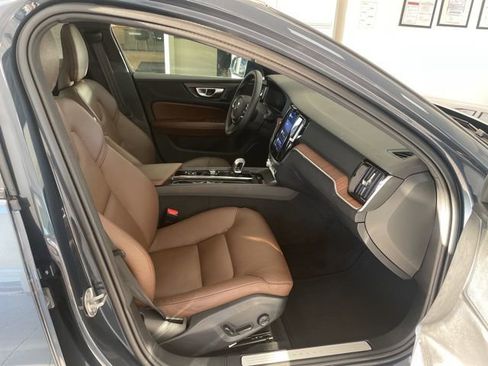 Certified 2025 Volvo V60 B5 Cross Country Plus image 13