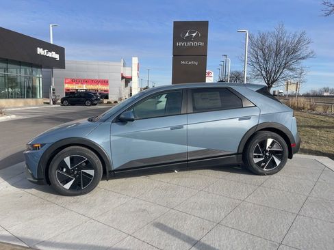 New 2026 Hyundai Ioniq 5 SE image 2