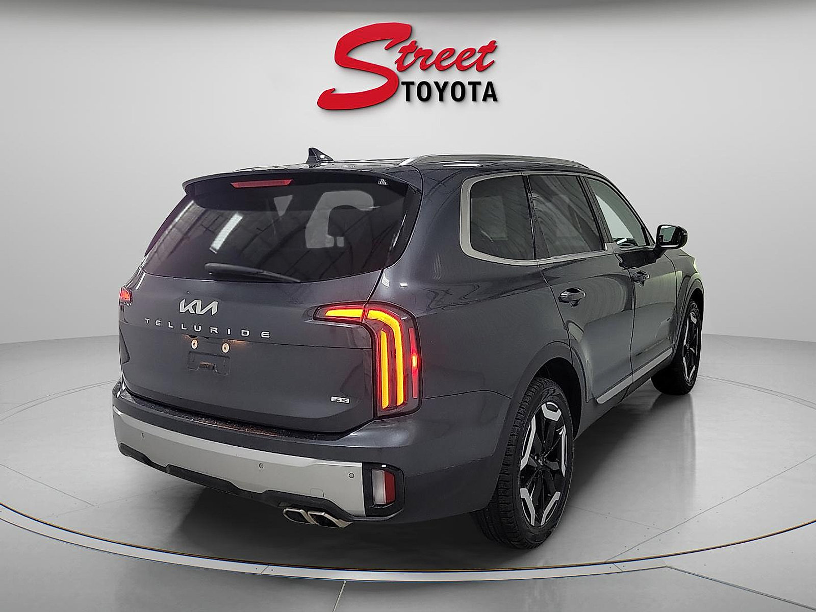 Used 2024 Kia Telluride EX w/ EX Captain's Chair Package AWD/4WD image 4