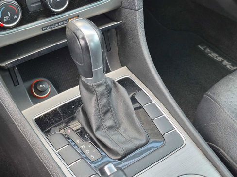 Used 2015 Volkswagen Passat TDI SE FWD image 28