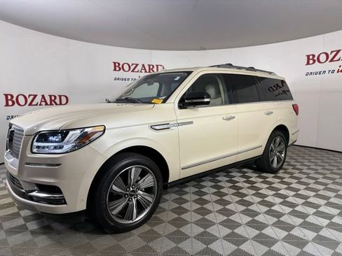 Used 2018 Lincoln Navigator Select w/ Technology Package RWD image 6
