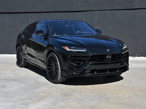 Used 2020 Lamborghini Urus AWD/4WD image 3