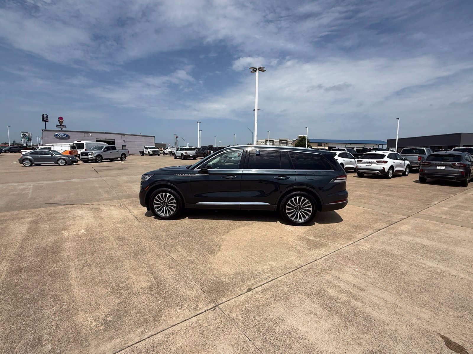 Used 2023 Lincoln Aviator Reserve w/ Elements Package Plus AWD/4WD image 8