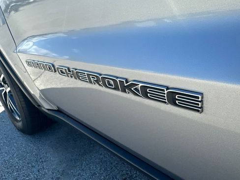 Used 2019 Jeep Grand Cherokee Limited image 44