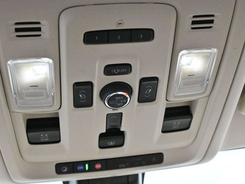 Used 2022 GMC Yukon Denali image 32