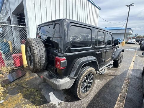 Used 2023 Jeep Wrangler Unlimited Sahara w/ Cold Weather Group AWD/4WD image 9