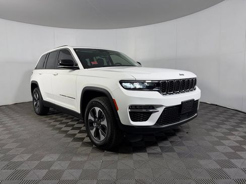 Used 2023 Jeep Grand Cherokee 4WD 4xe image 5