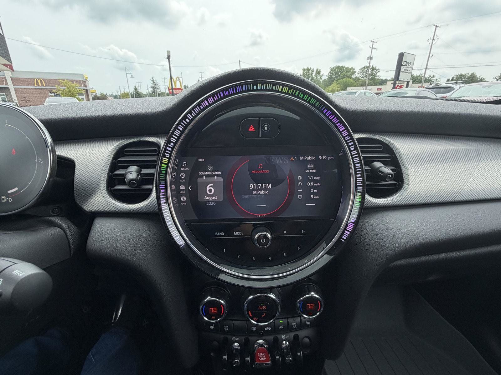 Used 2022 MINI Cooper 4-Door Hardtop w/ Premium Package FWD image 17