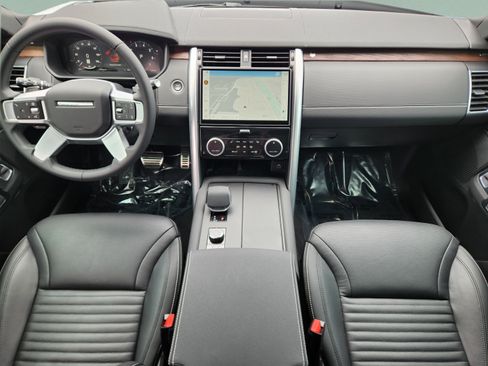 Used 2025 Land Rover Discovery Dynamic SE AWD/4WD image 21
