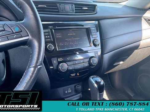 Used 2019 Nissan Rogue SV w/ Premium Package AWD/4WD image 6