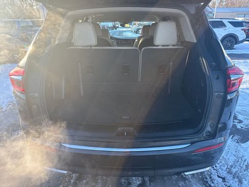 Used 2020 Buick Enclave Essence image 11