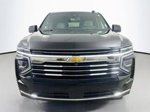 Used 2025 Chevrolet Tahoe LT AWD/4WD image 2