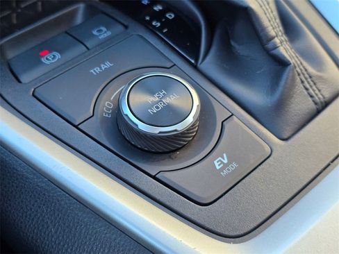 Certified 2025 Toyota RAV4 XLE image 38