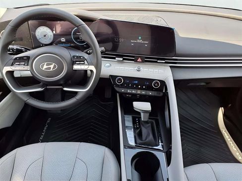 New 2025 Hyundai Elantra Limited image 9