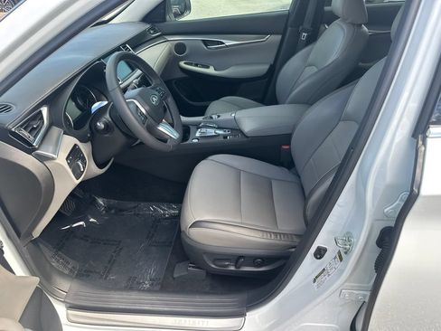 Used 2023 INFINITI QX50 Luxe FWD image 9