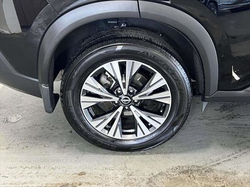 Used 2023 Nissan Rogue SV image 9