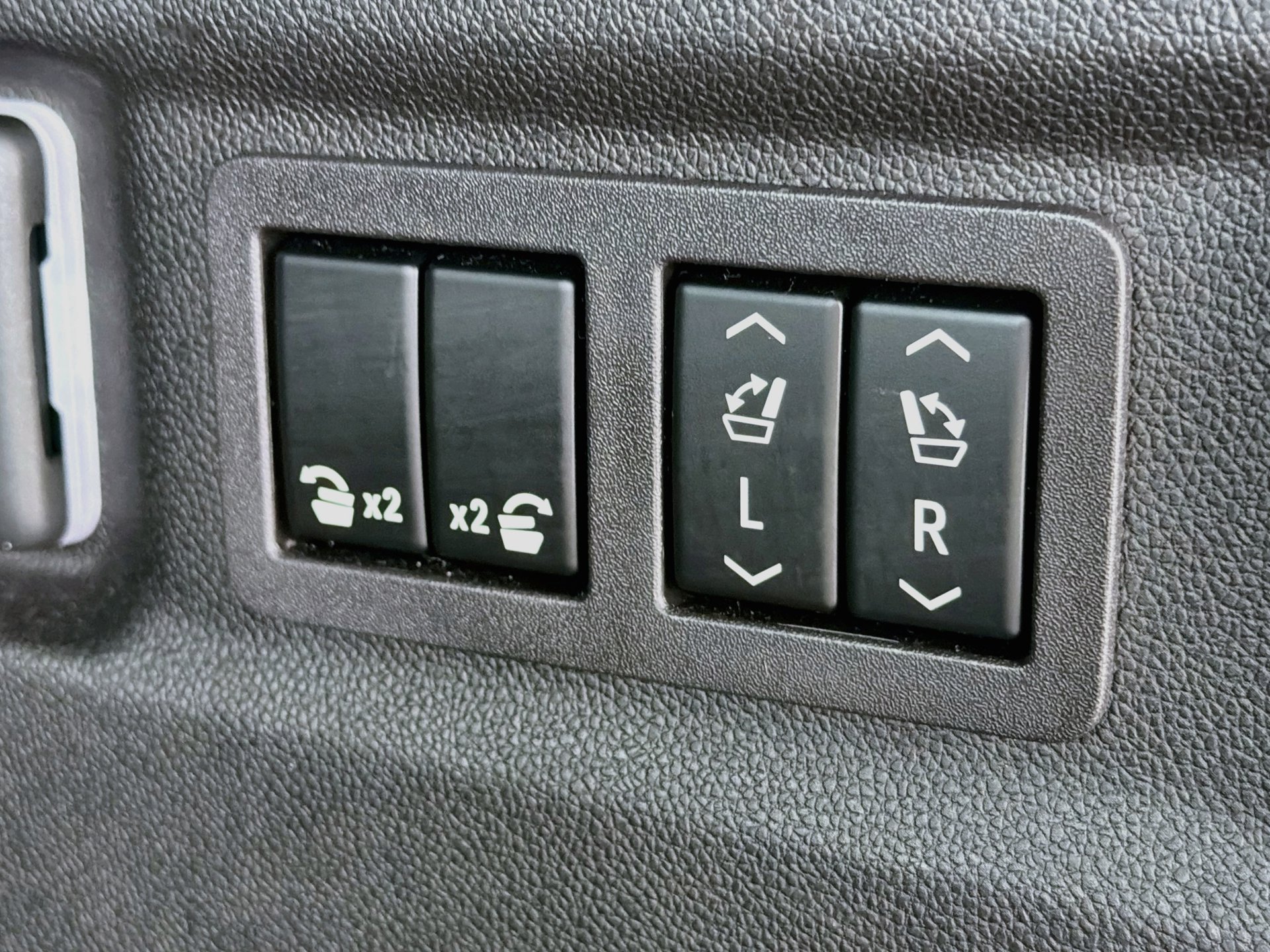 Used 2023 Chevrolet Suburban RST w/ Luxury Package RWD image 13
