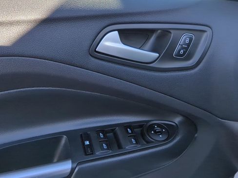 Used 2017 Ford Escape SE w/ SE Sport Appearance Package image 13