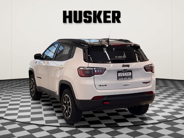 Used 2025 Jeep Compass Trailhawk AWD/4WD image 8