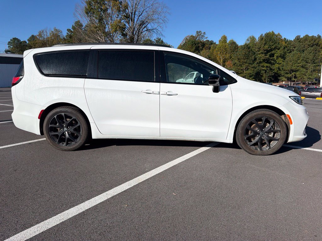 Used 2025 Chrysler Pacifica Limited FWD image 4