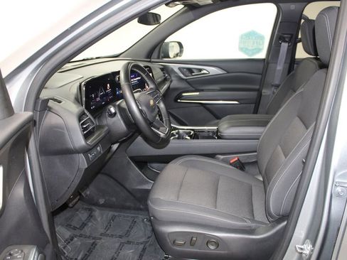 Used 2024 Chevrolet Traverse LT image 21
