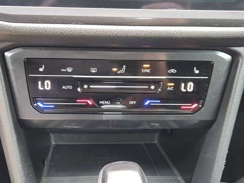 Used 2023 Volkswagen Tiguan SE w/ Panoramic Sunroof Package image 20