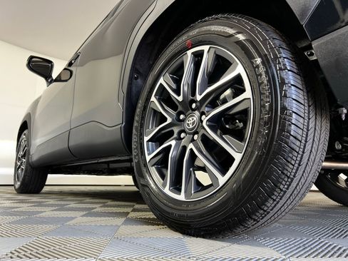 Certified 2026 Toyota Corolla Cross XLE w/ Convenience Package image 27