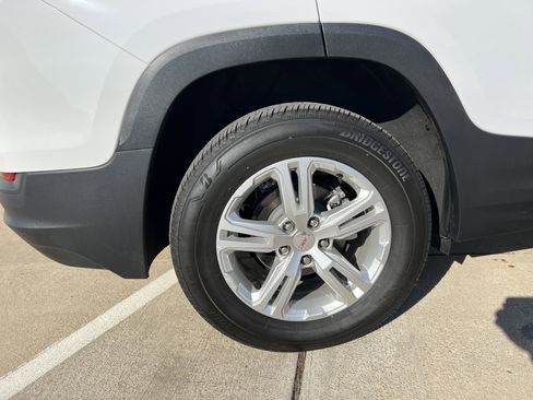 Used 2024 GMC Terrain SLE image 7