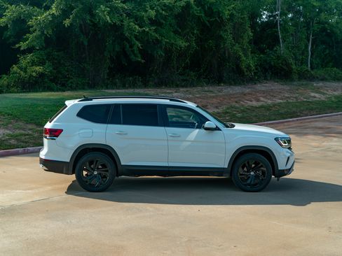 Used 2022 Volkswagen Atlas SE image 4