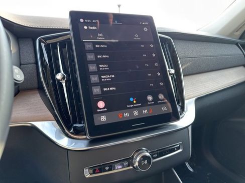 Certified 2025 Volvo XC90 B5 Plus image 23