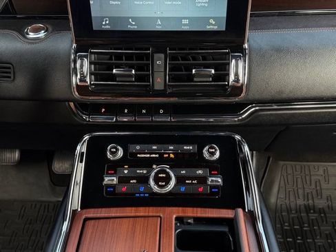 Used 2018 Lincoln Navigator Reserve w/ Technology Package AWD/4WD image 31