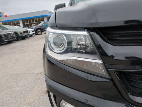 Used 2019 Chevrolet Colorado Z71 w/ Z71 Midnight Edition image 10