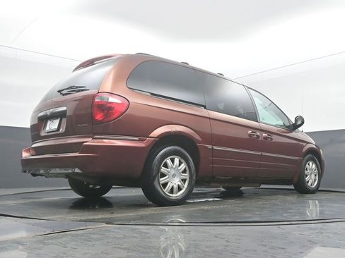Used 2007 Chrysler Town & Country Touring w/ Luxury Group image 48