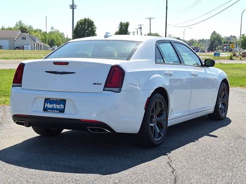Used 2023 Chrysler 300 Touring w/ Sport Appearance Package RWD image 5