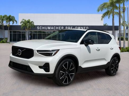 Certified 2024 Volvo XC40 B5 Ultimate w/ Protection Package Premier AWD/4WD image 3
