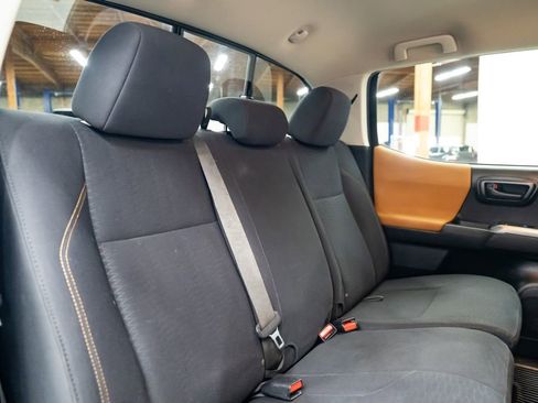 Used 2018 Toyota Tacoma SR5 RWD image 29
