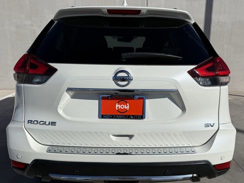 Used 2019 Nissan Rogue SV w/ Premium Package image 4