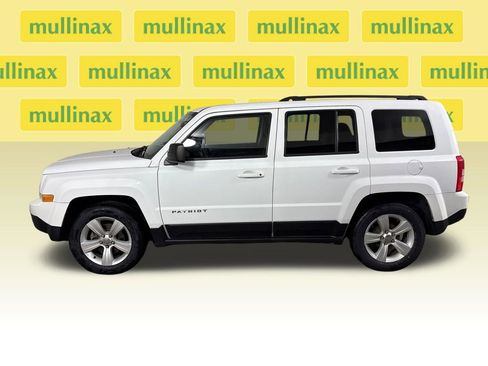 Used 2014 Jeep Patriot Latitude FWD image 12