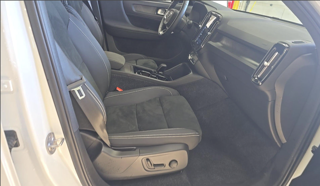 Used 2023 Volvo C40 P8 Recharge Plus AWD/4WD image 10
