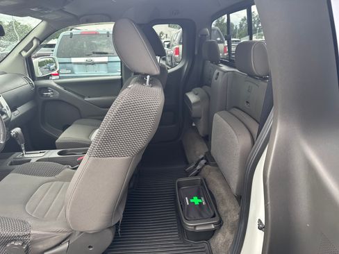 Used 2015 Nissan Frontier PRO-4X w/ Pro-4x Graphics Package AWD/4WD image 17