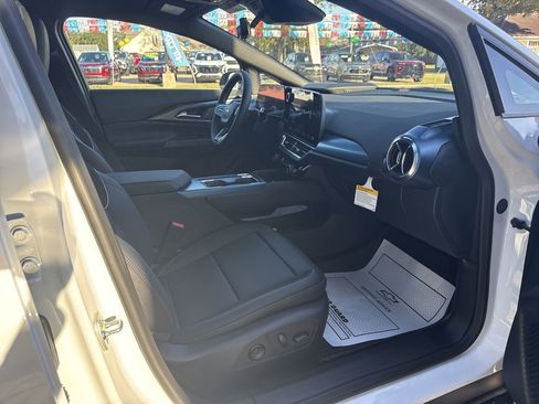 New 2026 Chevrolet Equinox EV LT image 18