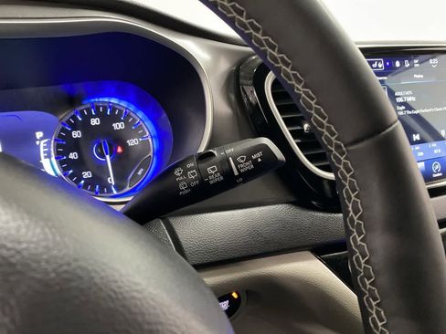 Used 2024 Chrysler Pacifica Touring-L image 23