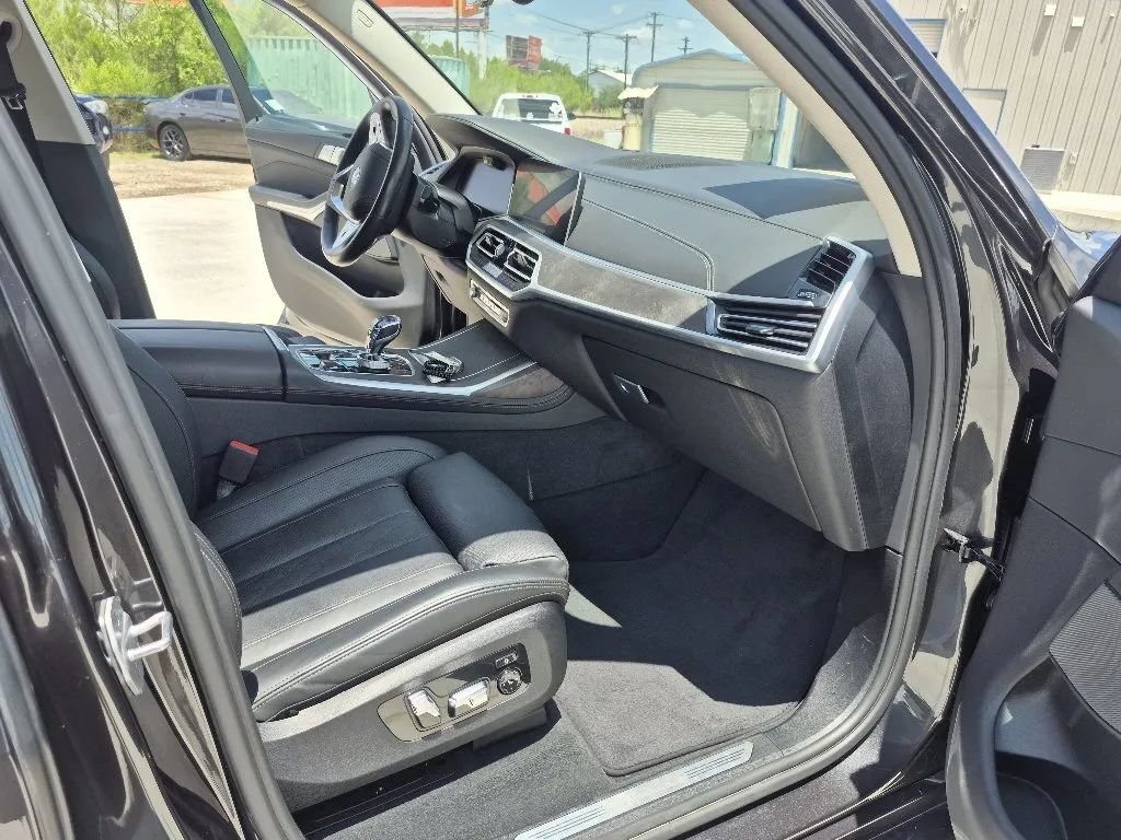 Used 2021 BMW X7 xDrive40i w/ Executive Package AWD/4WD image 19
