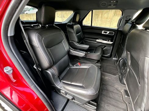 Certified 2022 Ford Explorer XLT w/ Equipment Group 202A image 20